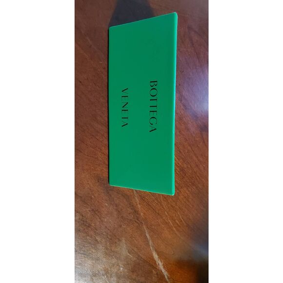 Bottega Veneta Vibrant Green Sunglasses Case - Picture 6 of 6